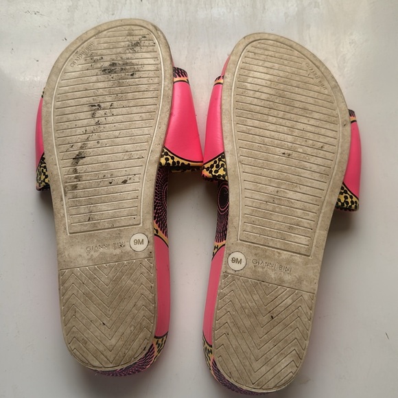 Women's Size 9 pink and blue printed slides Gianni Bini - Picture 2 of 3